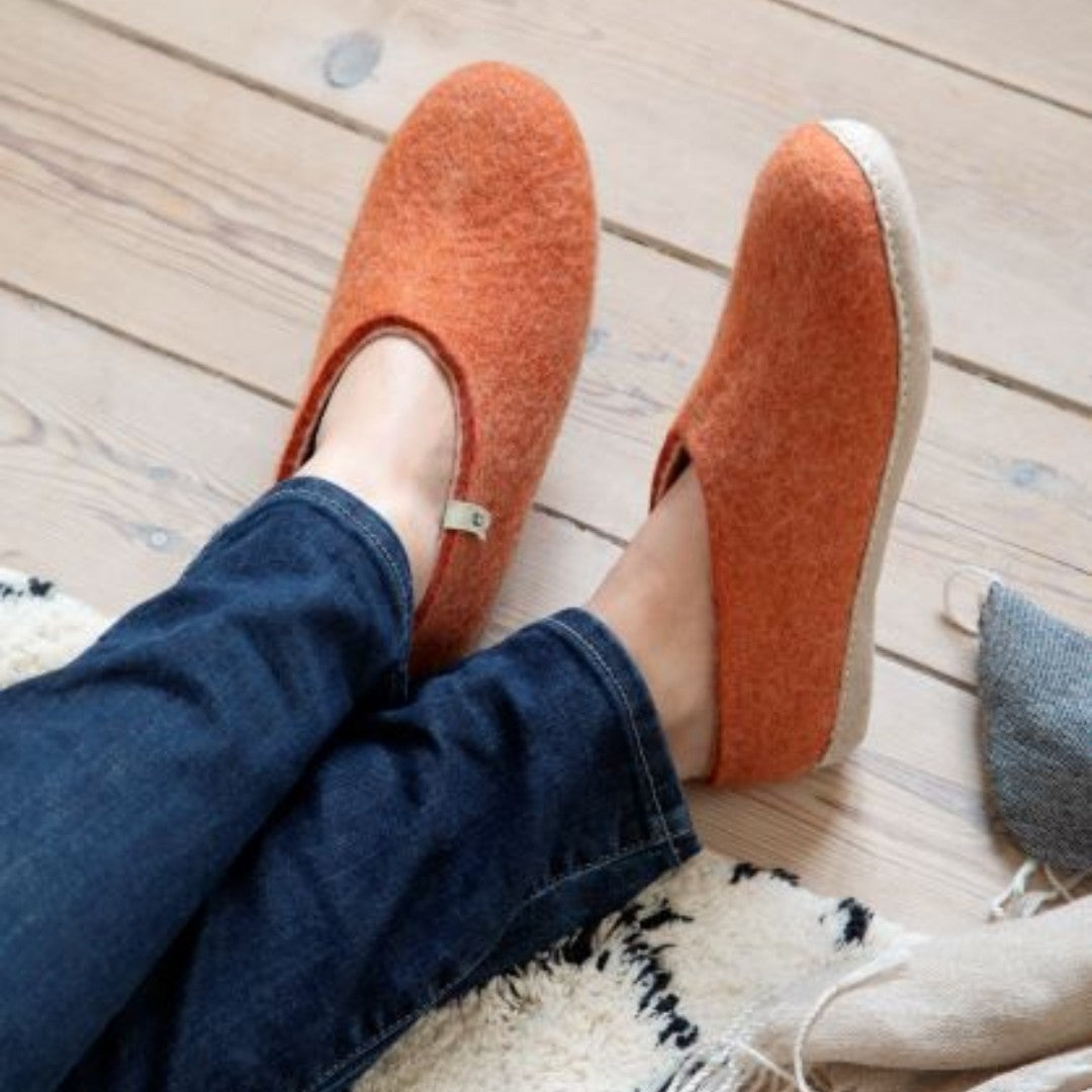 Slippers in Clay Red - 3 sizes
