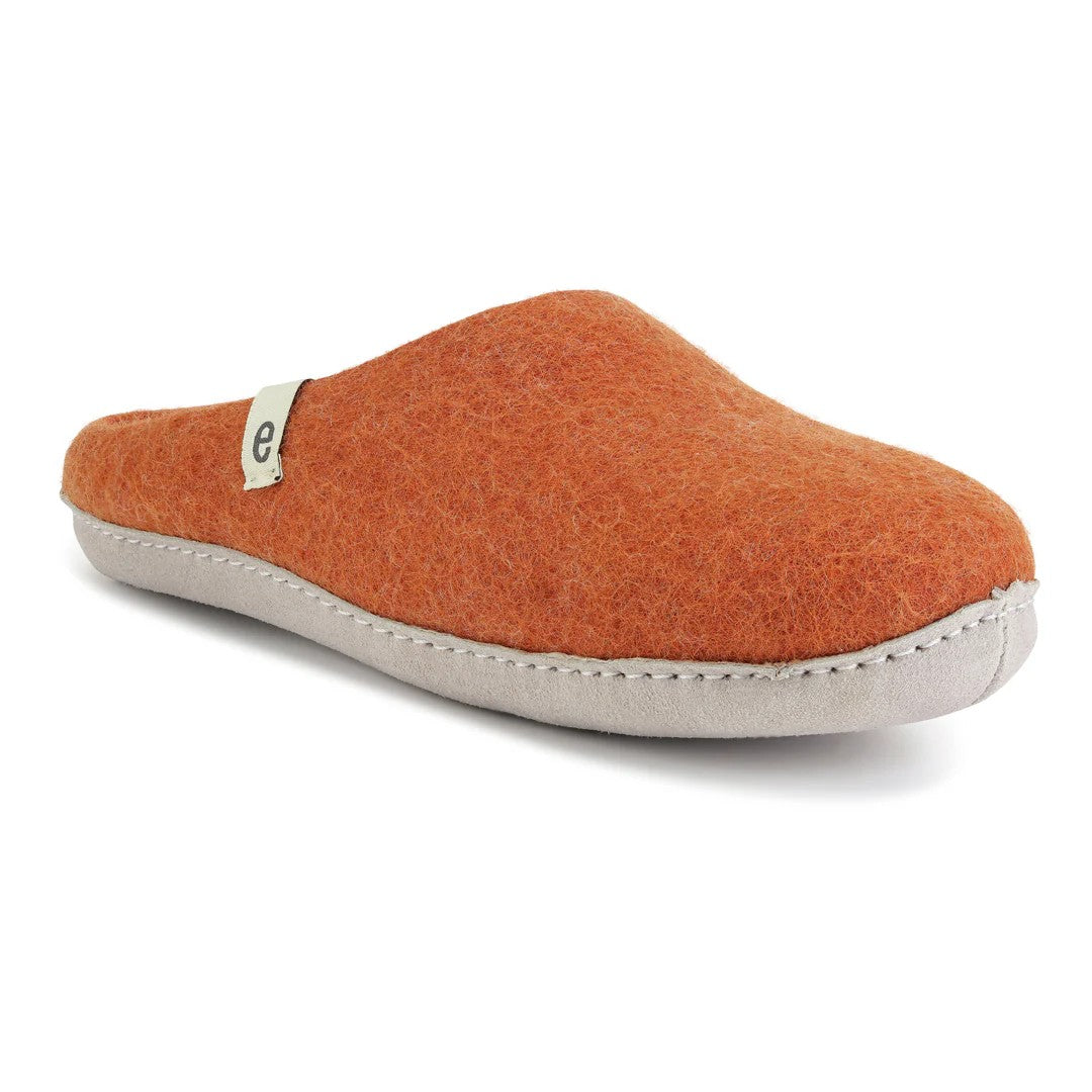 Slippers in Clay Red - 3 sizes
