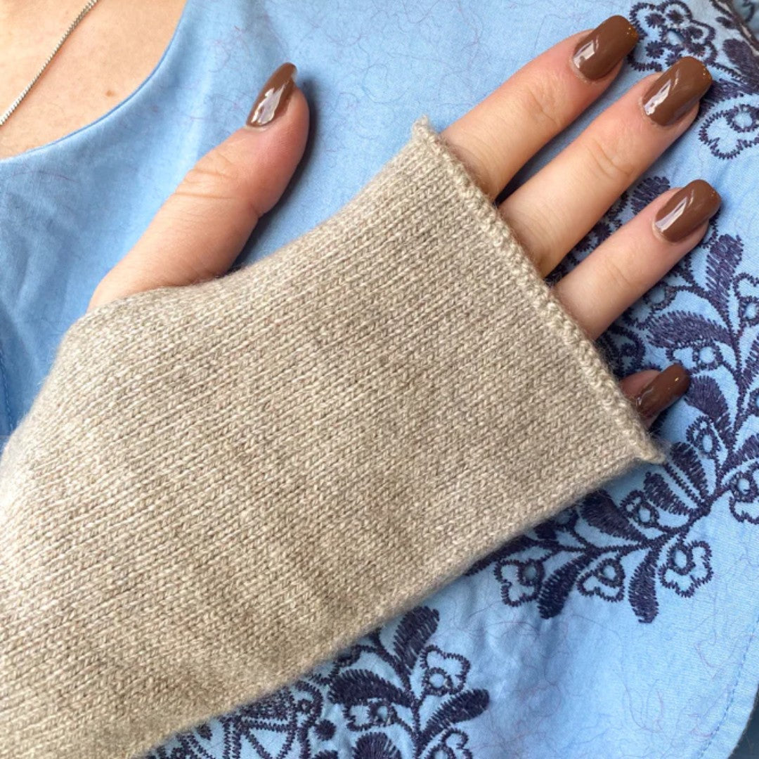 Cashmere Wristwarmers in Beige