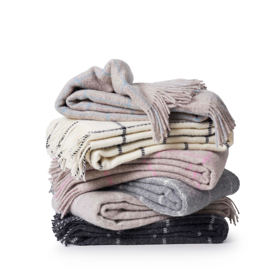 Vinga Throw in 4 Colours