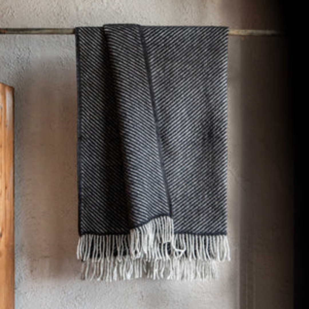 Carl Throw in 4 Colours