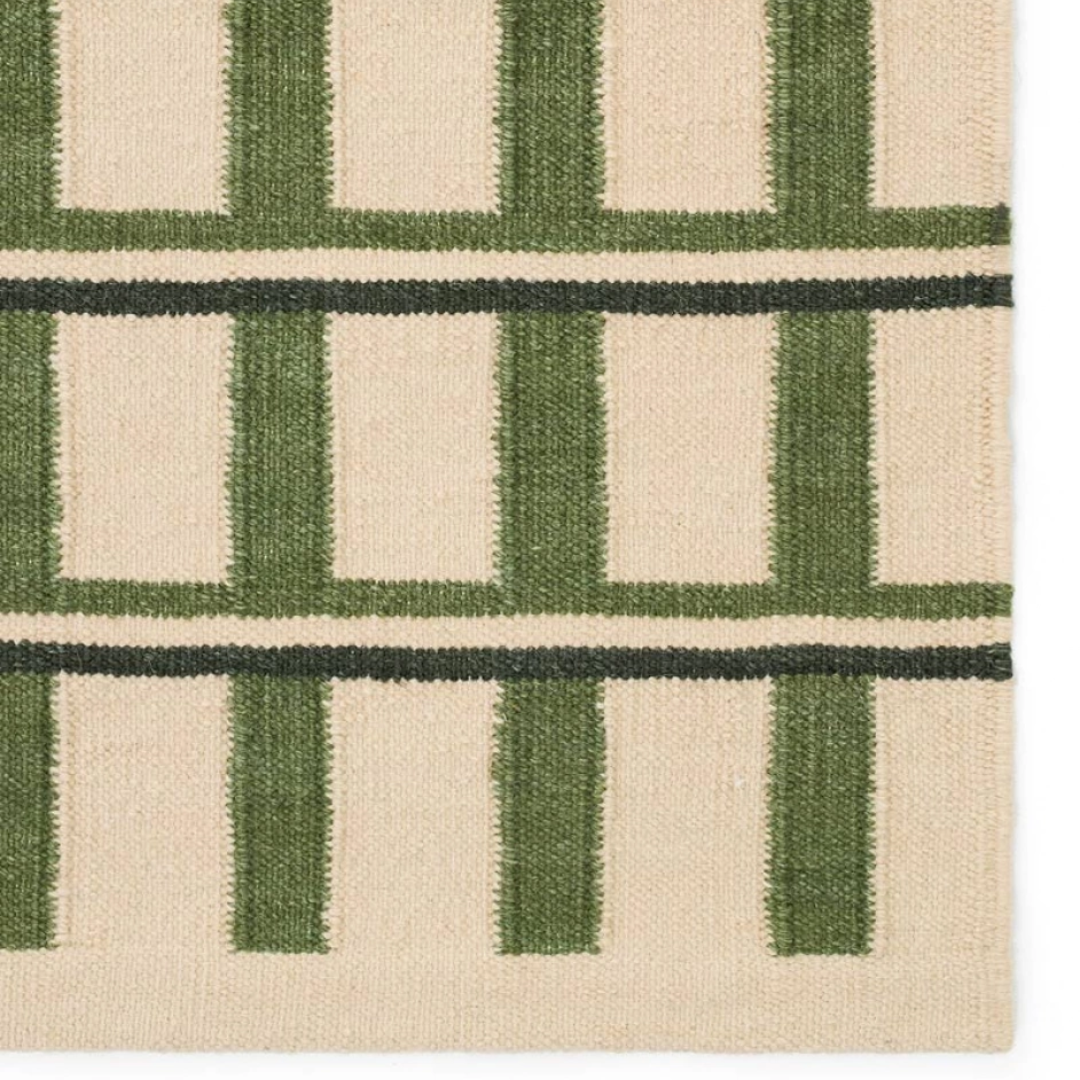 Elegant Geometric Rug in Green & Beige