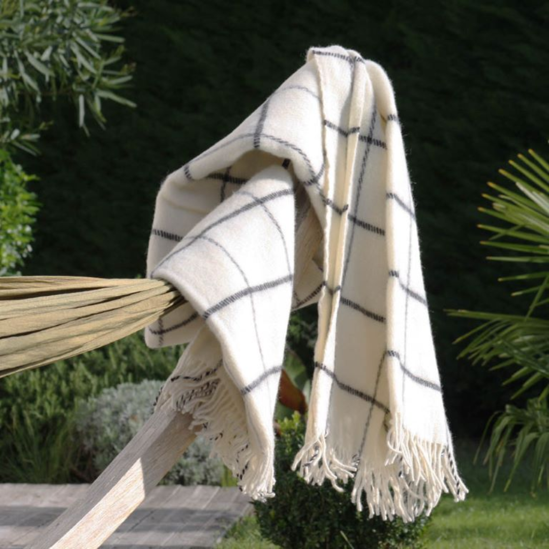 Vinga Throw in 4 Colours