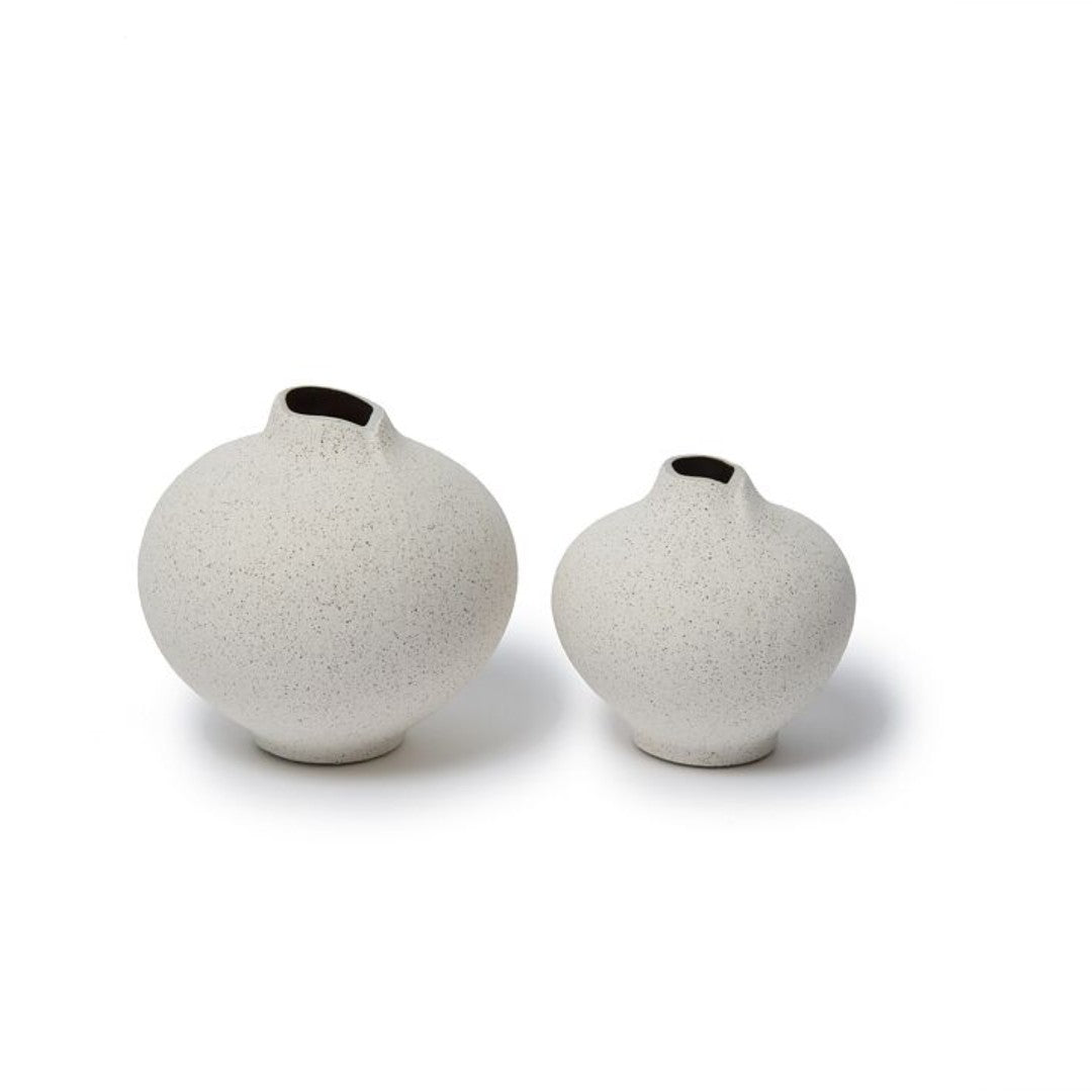 Medium Line Vase in Sand White