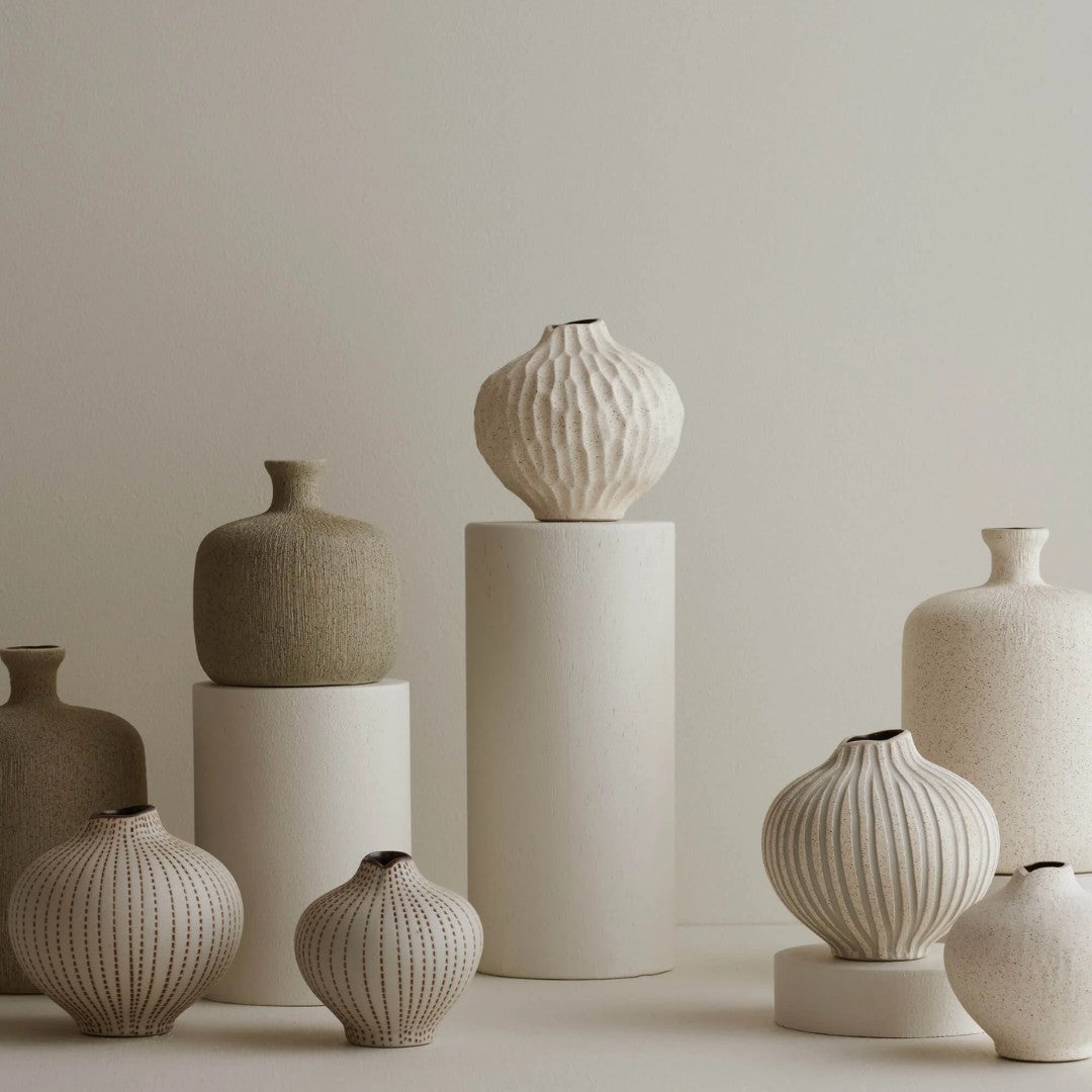 Small Line Vase in Sand White Cut