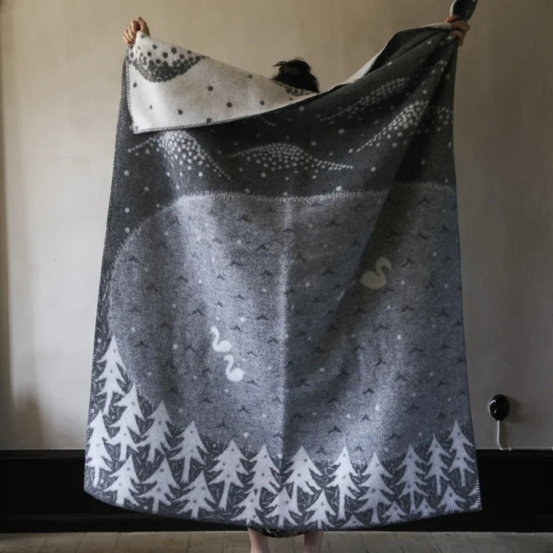 Christmas gifts for mum warm cosy winter blankets in grey with winter lake scene