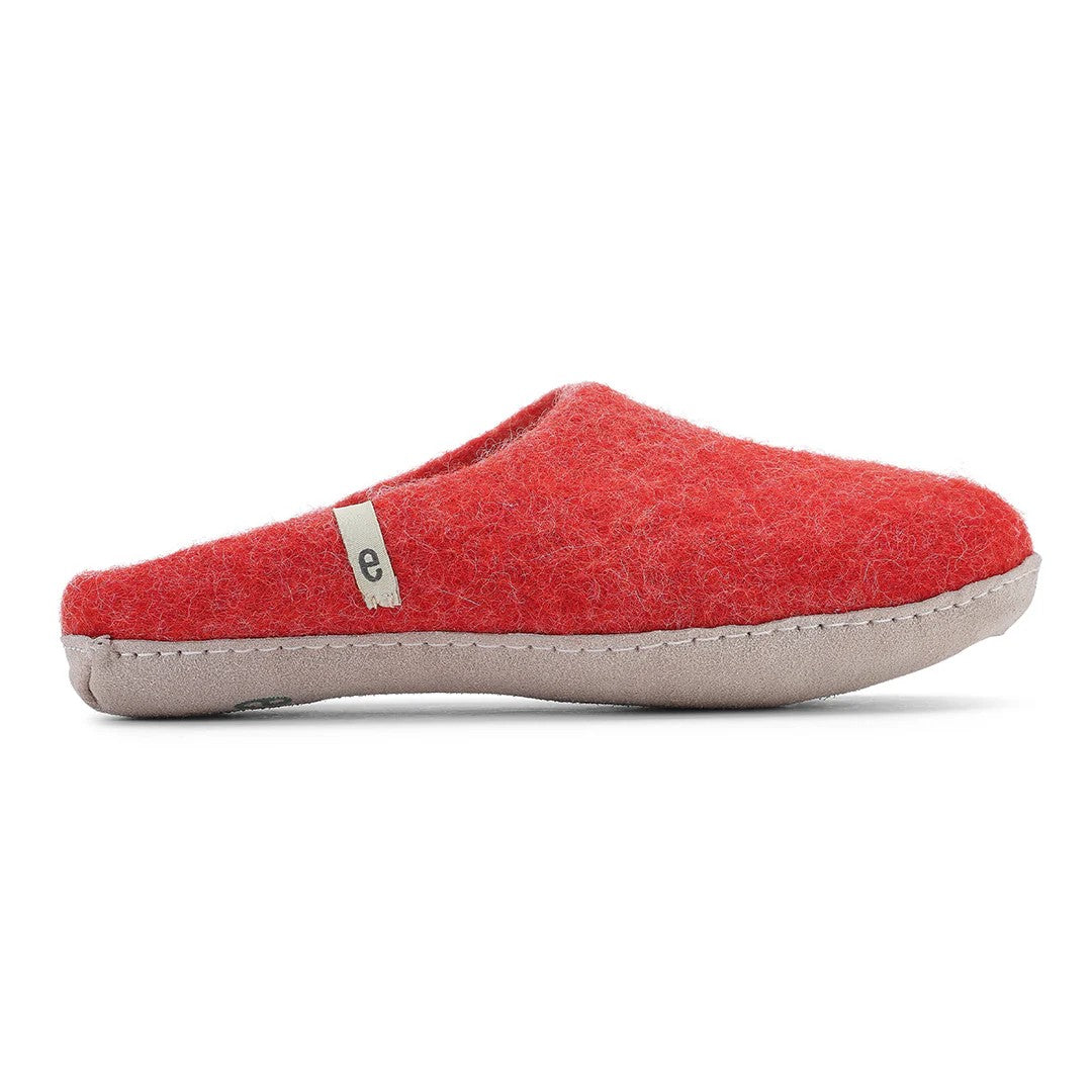 Slippers in Clay Red - 3 sizes