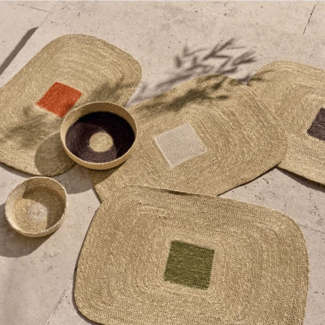 Curved Rectangular Seagrass Placemat in 2 Colours