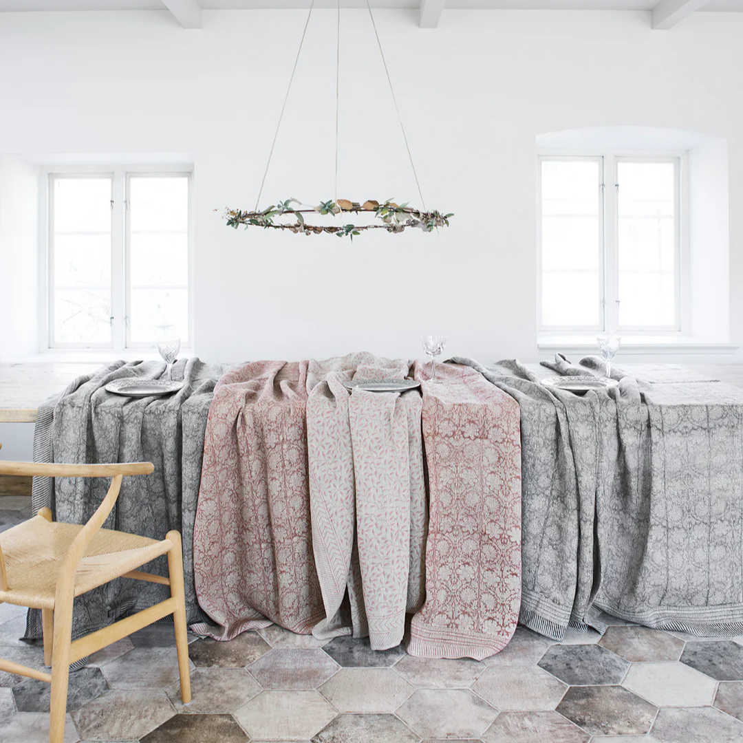 Rose Paradise Tablecloth in 2 Sizes