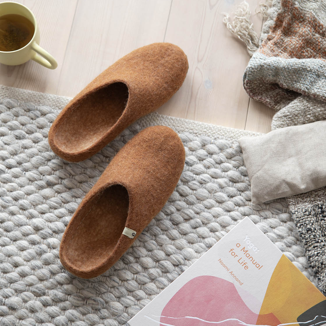 Slippers in Chestnut - 4 sizes