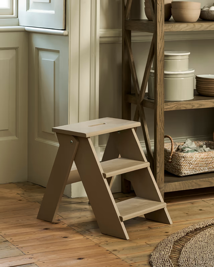 Classic Step Stool in Truffle