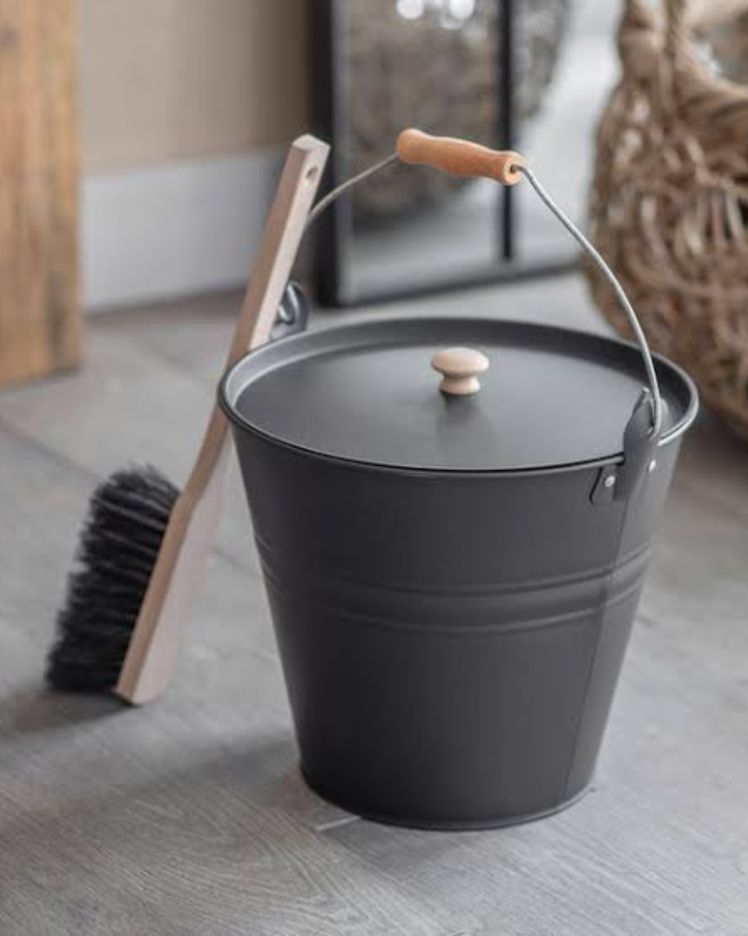 Carbon Fireside Bucket with Wood Handle
