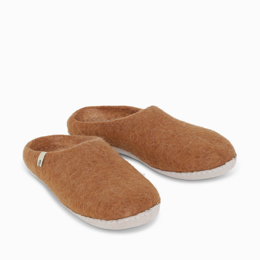 Slippers in Chestnut - 4 sizes