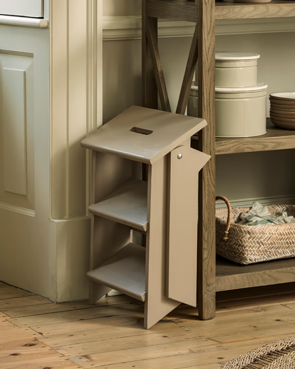 Classic Step Stool in Truffle