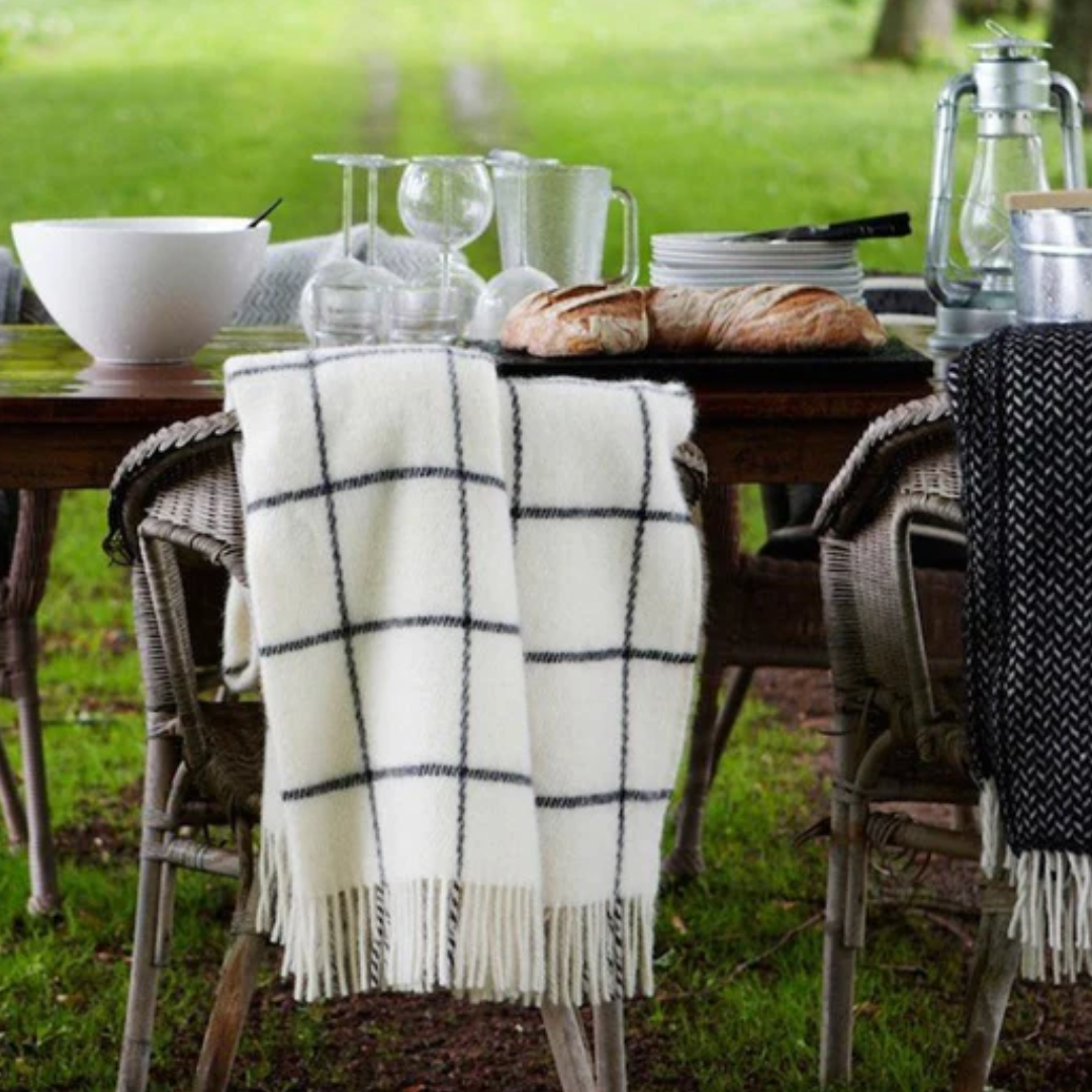 Vinga Throw in 4 Colours