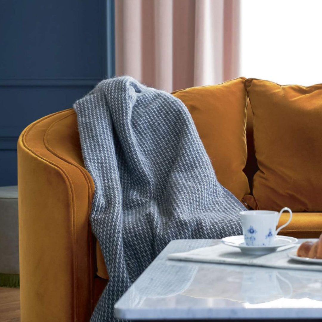 Line Throw in 5 Colours