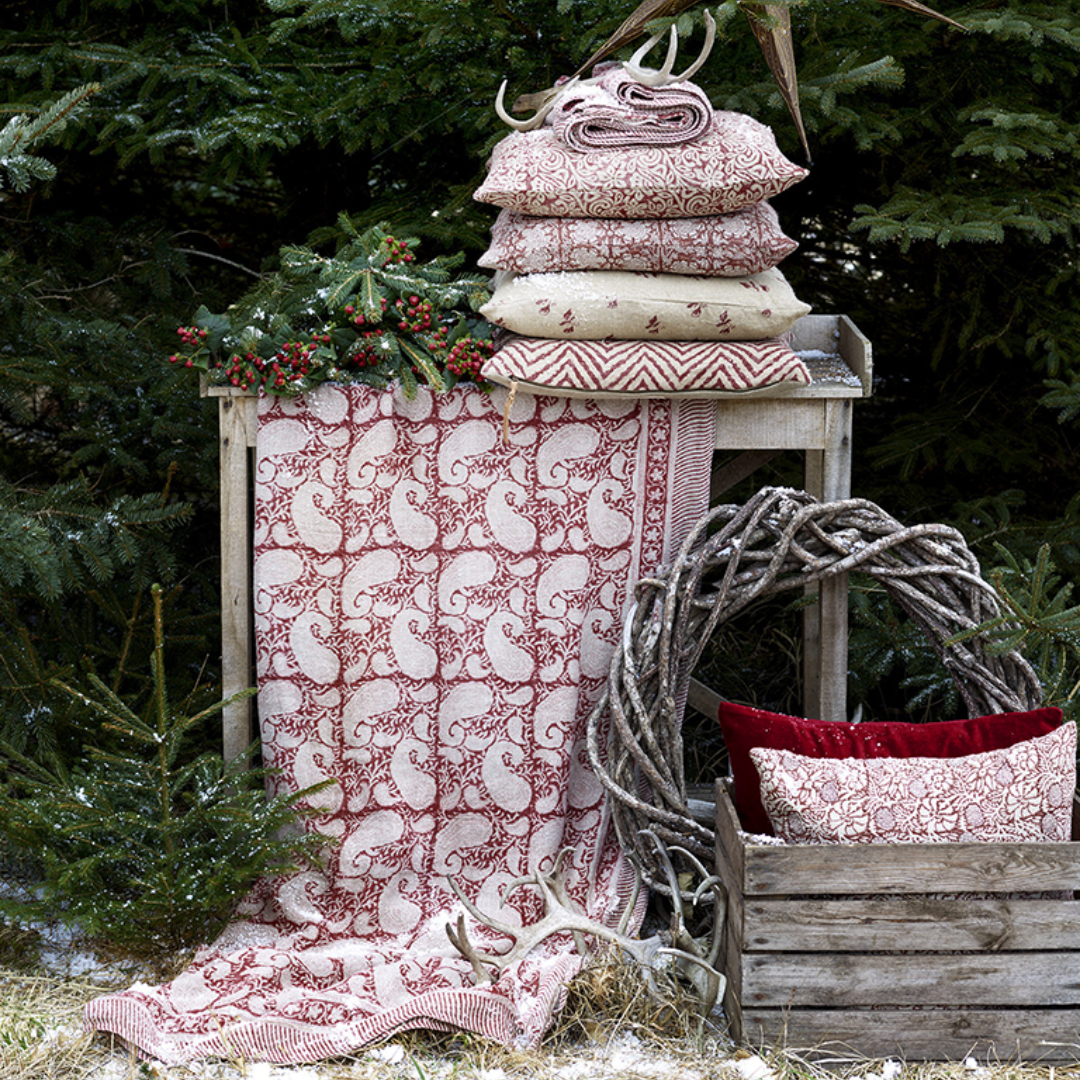 Red Big Paisley Tablecloth in 2 Sizes