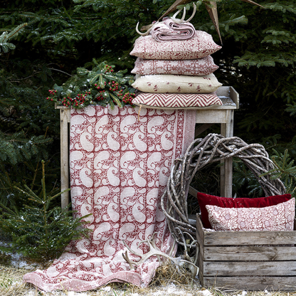 Red Big Paisley Tablecloth in 2 Sizes