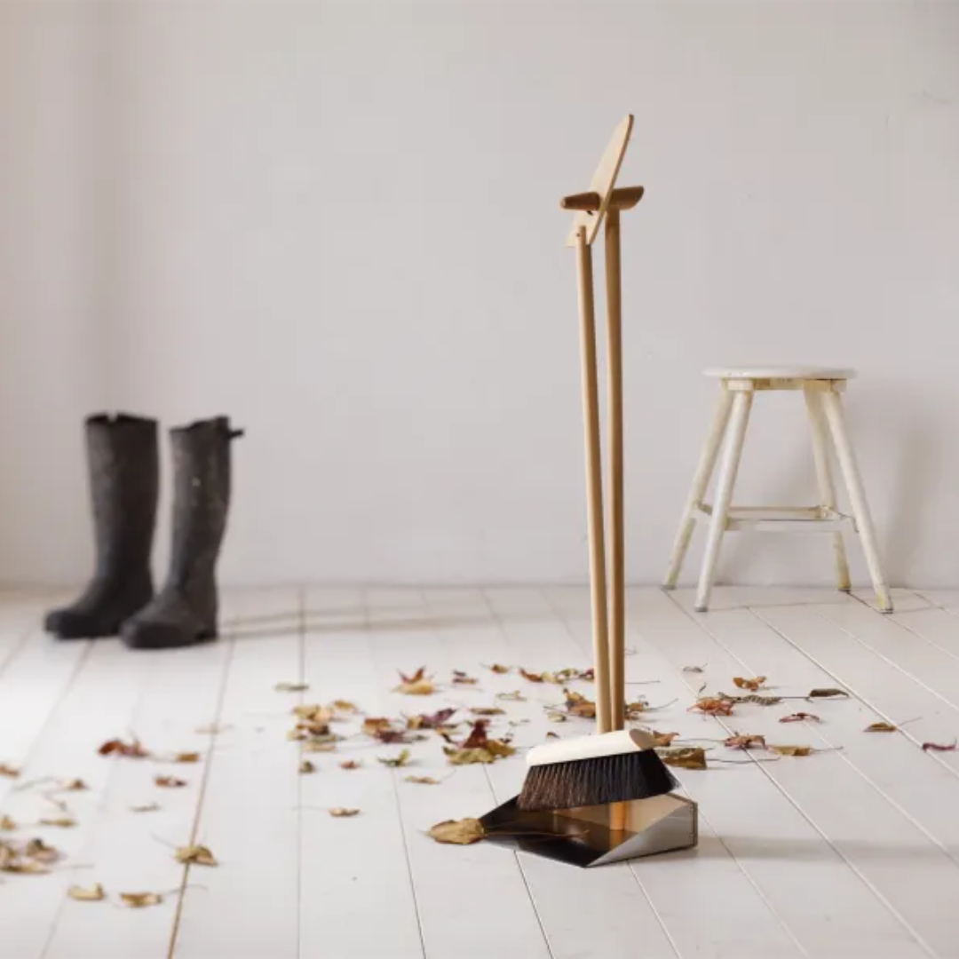 Free Standing Dustpan &amp; Brush Set