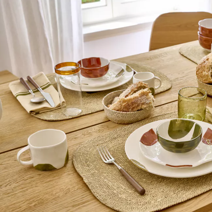 Curved Rectangular Seagrass Placemat in 2 Colours