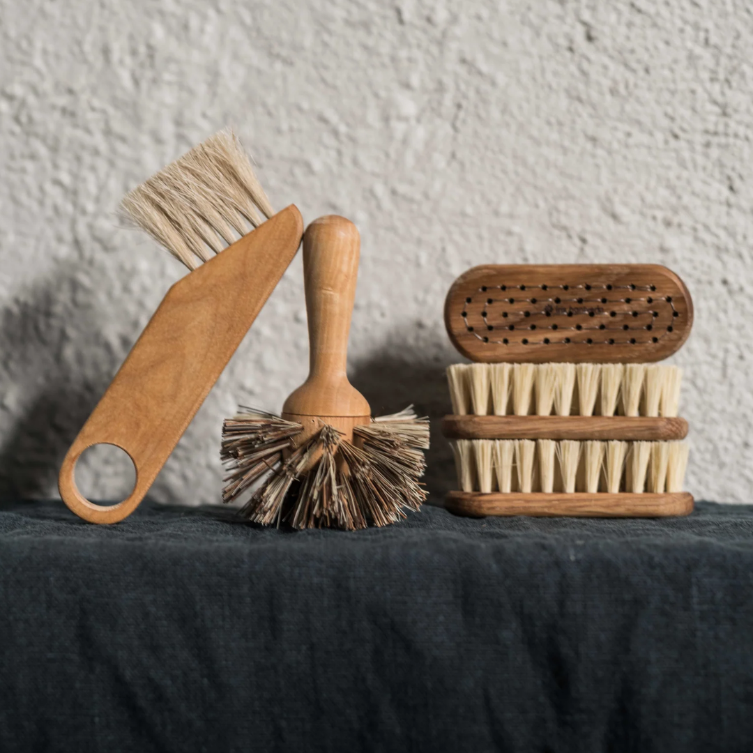 Heavy-Duty Round Pot &amp; Pan Brush with Handle