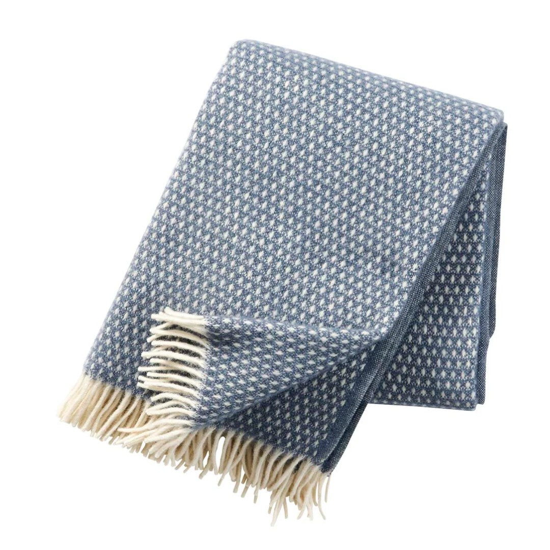 Knut Smokey Blue Throw