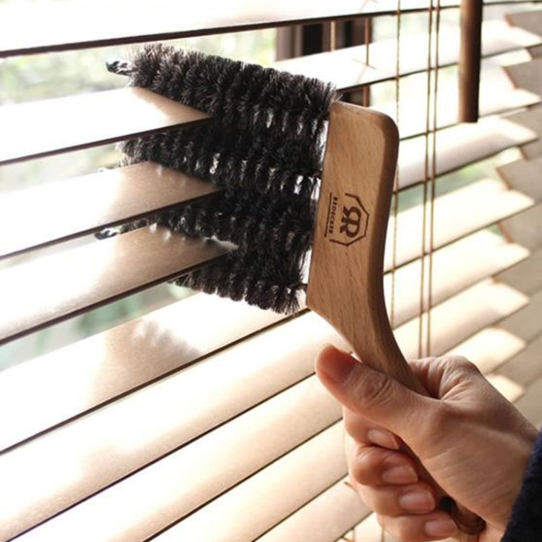 venetian blind brush cleaning made easy  