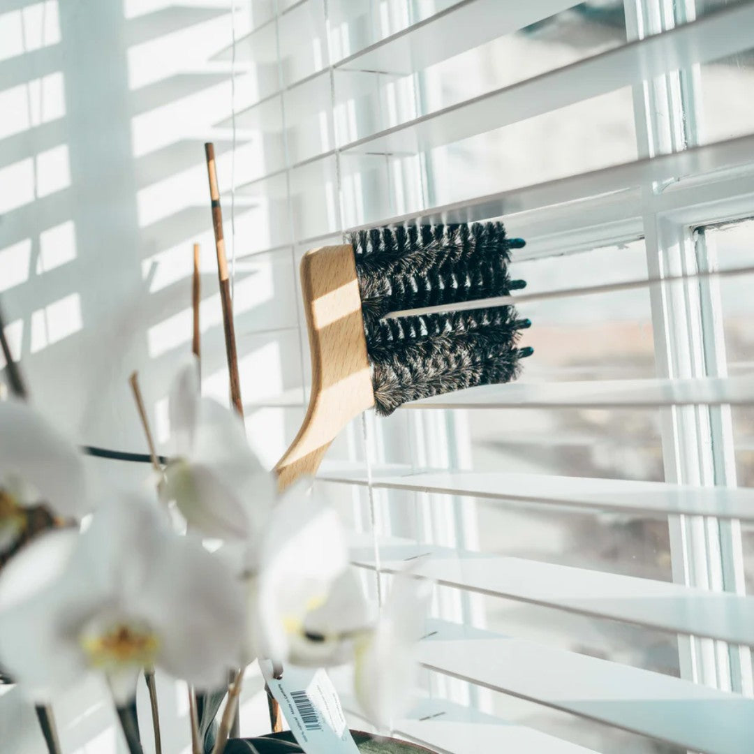 venetian blind brush cleaning made easy  