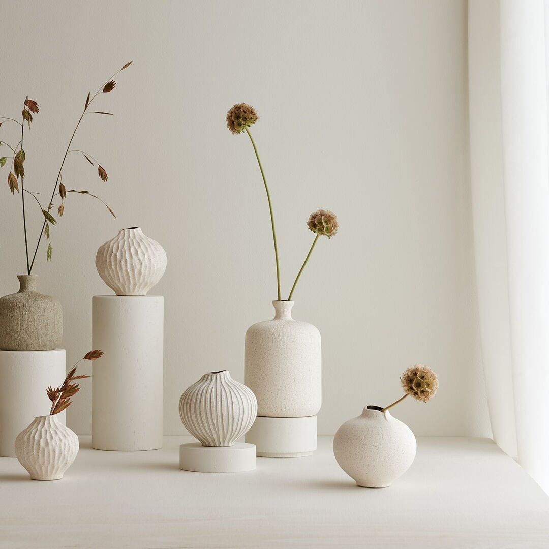 Medium Line Vase in Sand White