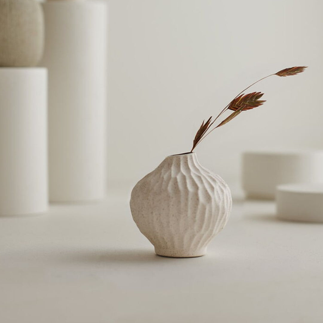 Small Line Vase in Sand White Cut