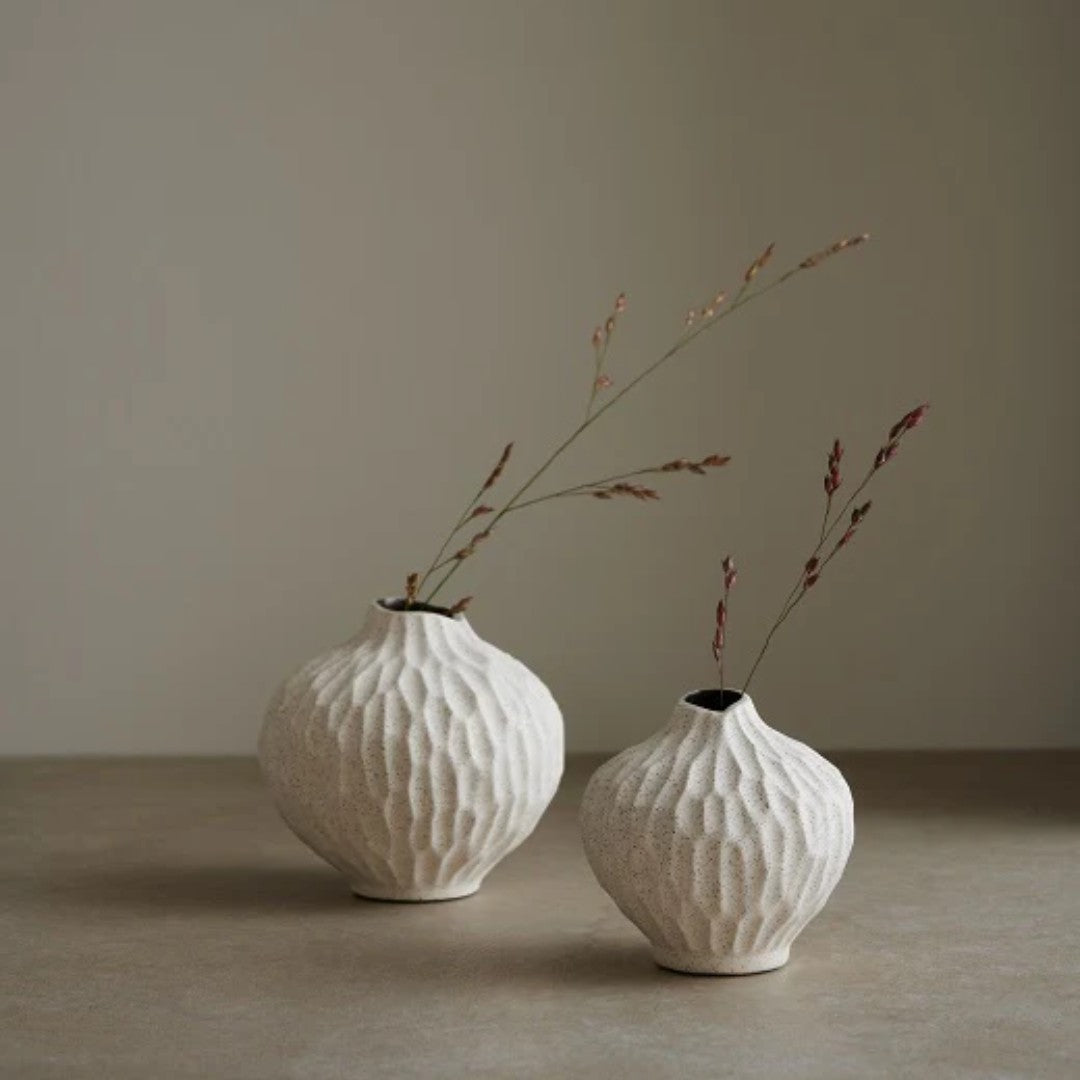 Small Line Vase in Sand White Cut